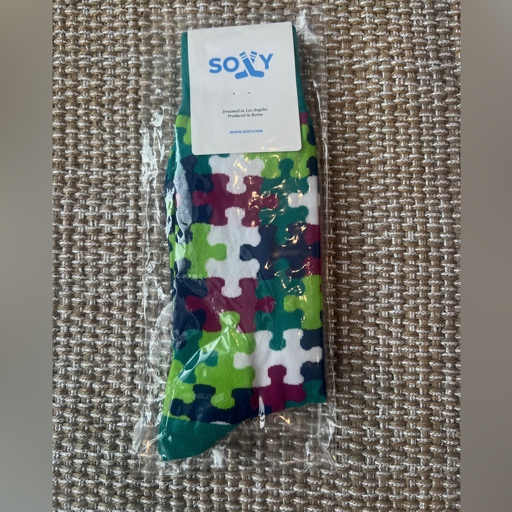 NWOT Soxy brand puzzle socks U.S. Men’s 7-13
Multi-colored